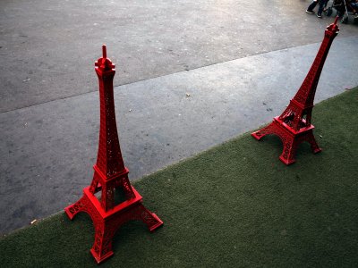 Eiffel Kitsch _08_0255.jpg