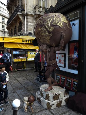 Paris performer _10_0235.jpg