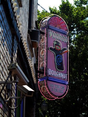Voodoo Doughnuts W. 3rd Portland sign.jpg