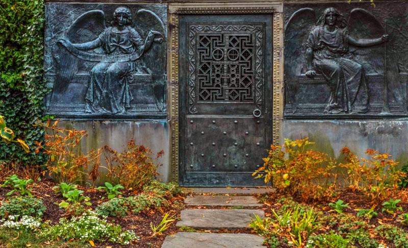 A brace of angels, Green-Wood Cemetery, Brooklyn, New York, 2013