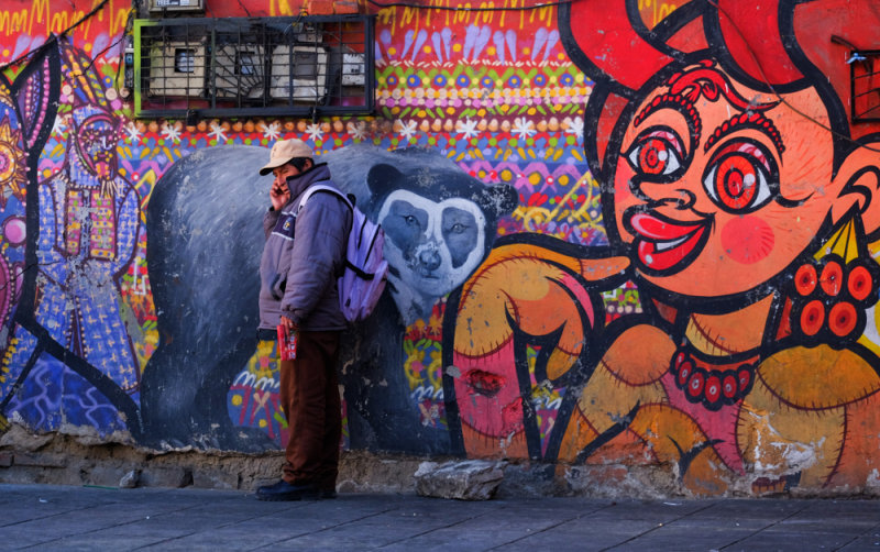 A call at the wall, La Paz, Bolivia, 2014