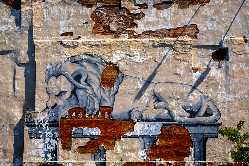 Crumbling lion, Allentown District, Buffalo, New York, 2015