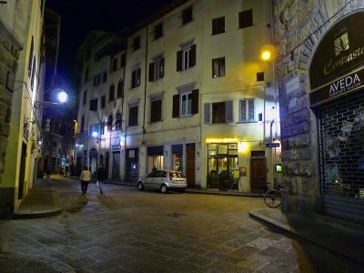 Walking back along Via dei Neri...