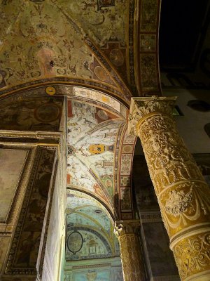 One night, peeping into Palazzo Vecchio...