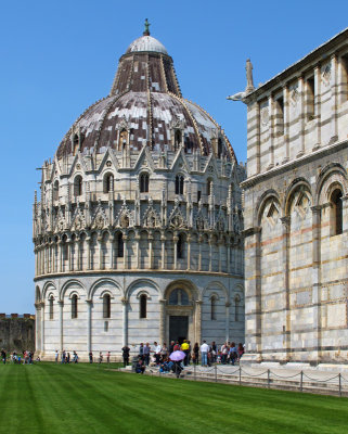  The baptistery looks very much like Florence's one.