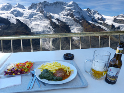 Lunch at 3,200 m (10,285 ft) high...