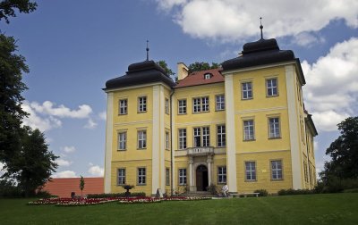 Łomnica palace I
