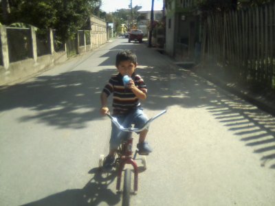 Jian on his bike and di slide 01.jpg