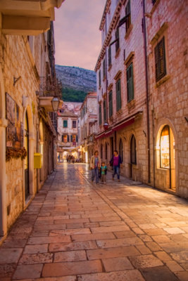 Dubrovnik-Placa-Stradun-Night.jpg