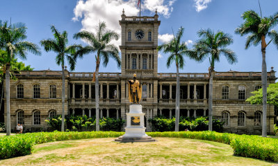 King Kamehameha in front of  Ali'iolani Hale (State of Hawaii Supreme Court)