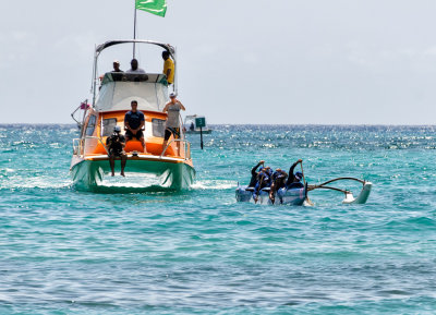Waikiki 'Beach Girls' (Oahu) paddling for the win