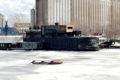 Course en canot  glace de Montral