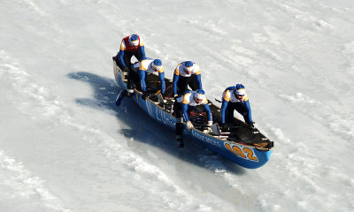 Course en canot  glace de Montral