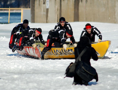 Course en canot  glace de Montral