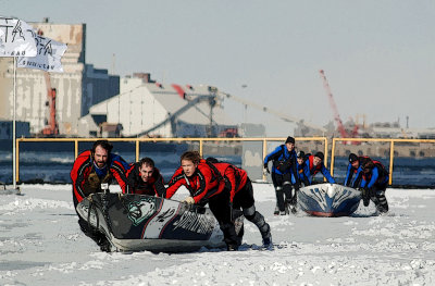 Course en canot  glace de Montral