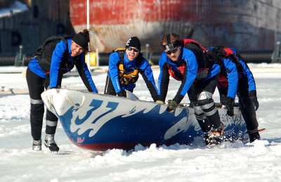 Course en canot  glace de Montral