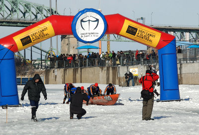 Course en canot  glace de Montral