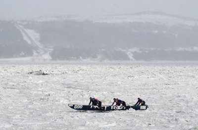 COURSE EN CANOT  GLACE DE LiSLE-AUX-COUDRES 2015