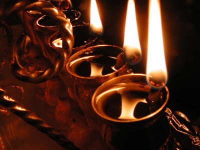 ir-200012294952_ZosChanukah.jpg