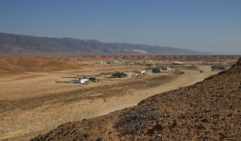 Town west from Raysut