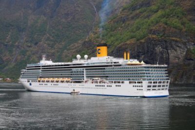 6346 Cruise ship Aurlandfjorden.jpg
