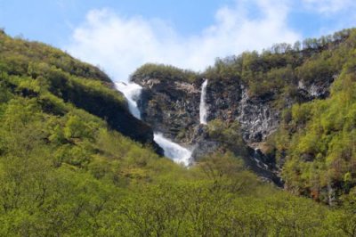 6485 Waterfalls Naeroyfjord.jpg