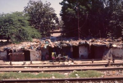 1995006081 Shanty houses Delhi.jpg