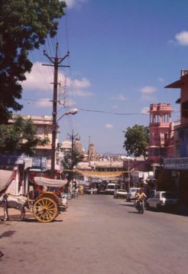1995006090 Udaipur streets.jpg