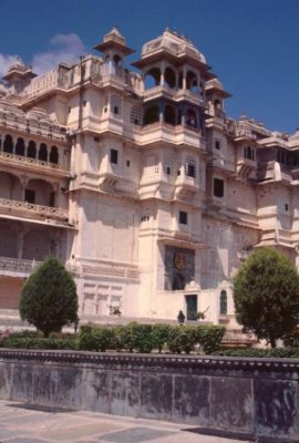 1995006092 City palace Udaipur.jpg