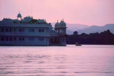 1995007015 Lake Pichola Udaipur.jpg