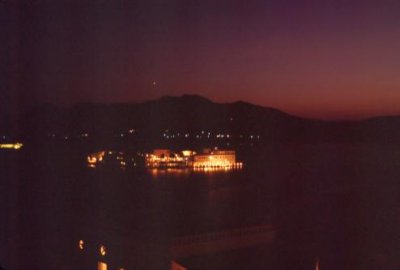 1995007026 Twilight Lake Pichola.jpg