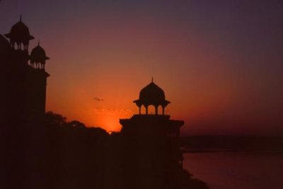 1995007051 Sunset Agra.jpg