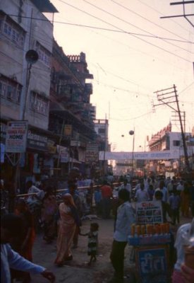 1995007061 Street Varanasi.jpg