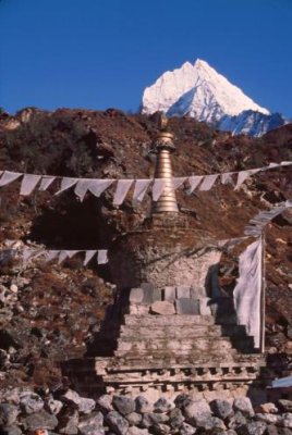 1995008057 Stupa Thamserku.jpg