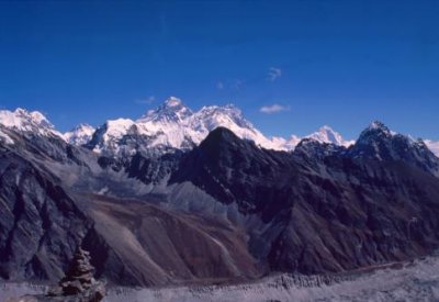 1995008093 Everest Ngozumpa glacier.jpg