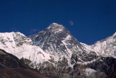 1995009021 Moonrise over Everest.JPG