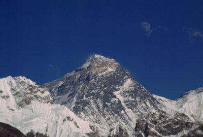 1995009022 Moonrise Everest.jpg