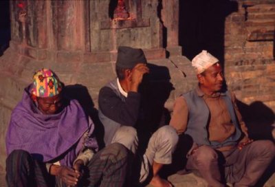 1995009099 Men in Baktapur.jpg