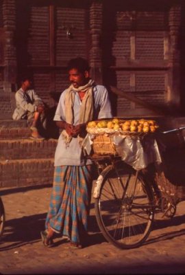 1995010002 Orange seller Baktapur.jpg