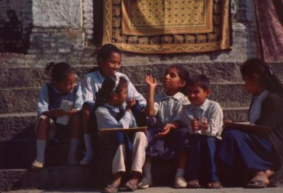 1995010008 School kids Pashupatinath.jpg
