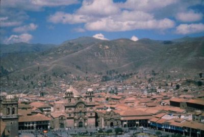1996016052 Plaza de Armas Cusco.jpg