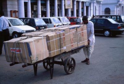 1997021030 Man Pushing a Cart, Delhi.JPG