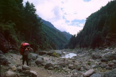 1997022072 Porter near Monjo.jpg