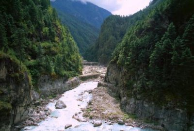 1997022075 Down Dudh Kosi.jpg