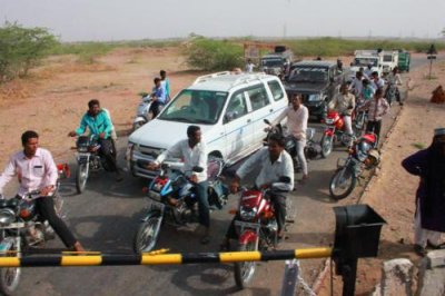 2014078949 Level Crossing Jaisalmer.JPG