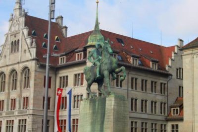 2014081066 Statue in Zurich.JPG