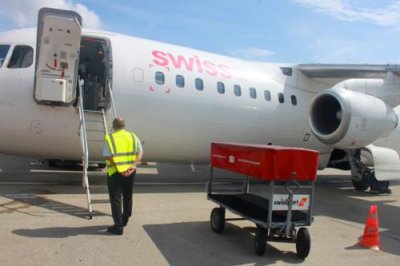 2014081082 Swiss Air Avro R100.JPG