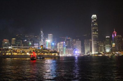 2015080221 Cruise Ship Hong Kong.jpg