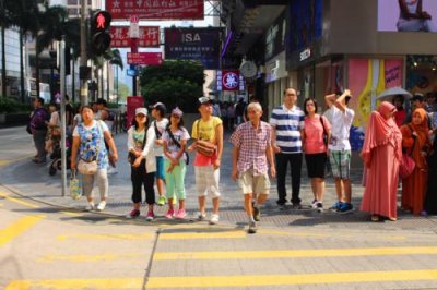 2015080331 Pedestrians Kowloon.jpg