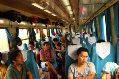 2015081373 Inside train to Yichang.jpg